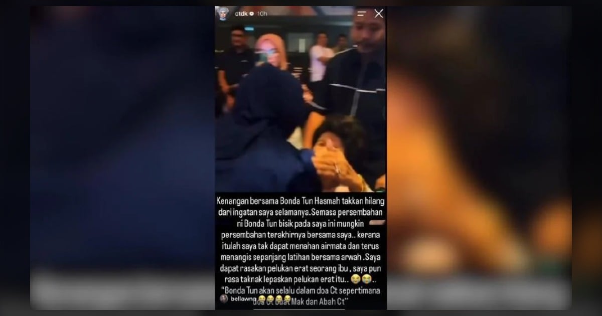 BuletinTV3's tweet photo. Biduanita Negara, Datuk Seri Siti Nurhaliza mengenang kembali pesan Allahyarham Tun Dr Siti Hasmah Mohd Ali yang memberi bayangan persembahan mereka di Universiti Multimedia (MMU), tahun lalu, mungkin menjadi kolaborasi terakhir.

Siti, 47, berkata, beliau tidak menyangka kata-kata Allahyarham akhirnya menjadi kenyataan apabila tokoh yang disanjungi ramai itu menghembuskan nafas terakhir di Institut Jantung Negara (IJN), pagi semalam.

 https://t.co/IlIotplBTn