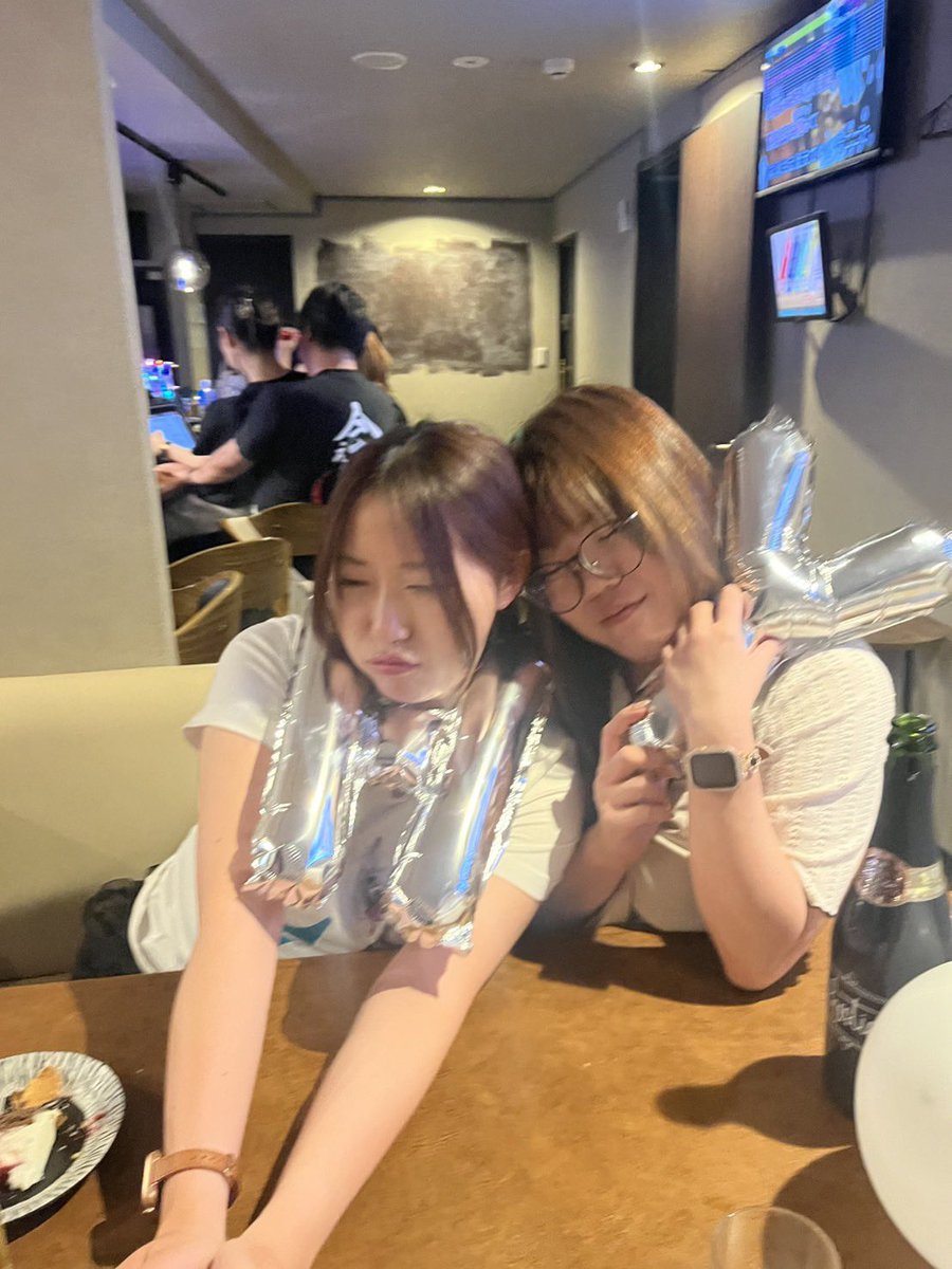 elmn118's tweet photo. ひさびさの耳鼻科で、さっきまでいい子して絵本読んでたキッズが呼ばれて行って泣き叫んでるの怖すぎる
まじ？痛かった？怖かった？😭 https://t.co/jG1AcIRVUl