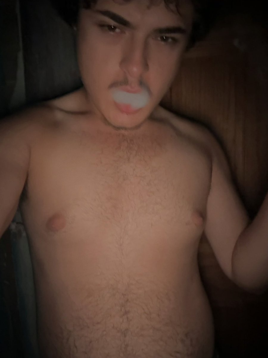 jrsfp's tweet photo. smoke w me ? #chub https://t.co/dZYnOA8rzk