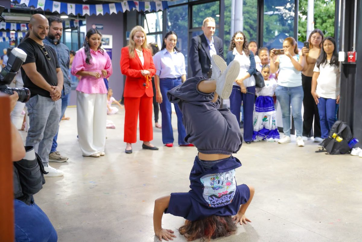 TejidoSocialSv's tweet photo. Bajo la visión del Presidente @nayibbukele , recuperamos espacios para que el talento de nuestras comunidades pueda crecer y llegar más lejos.

#TejidoSocial | #ElSalvador https://t.co/WeBgwLhte9
