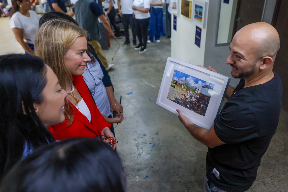 TejidoSocialSv's tweet photo. Bajo la visión del Presidente @nayibbukele , recuperamos espacios para que el talento de nuestras comunidades pueda crecer y llegar más lejos.

#TejidoSocial | #ElSalvador https://t.co/WeBgwLhte9