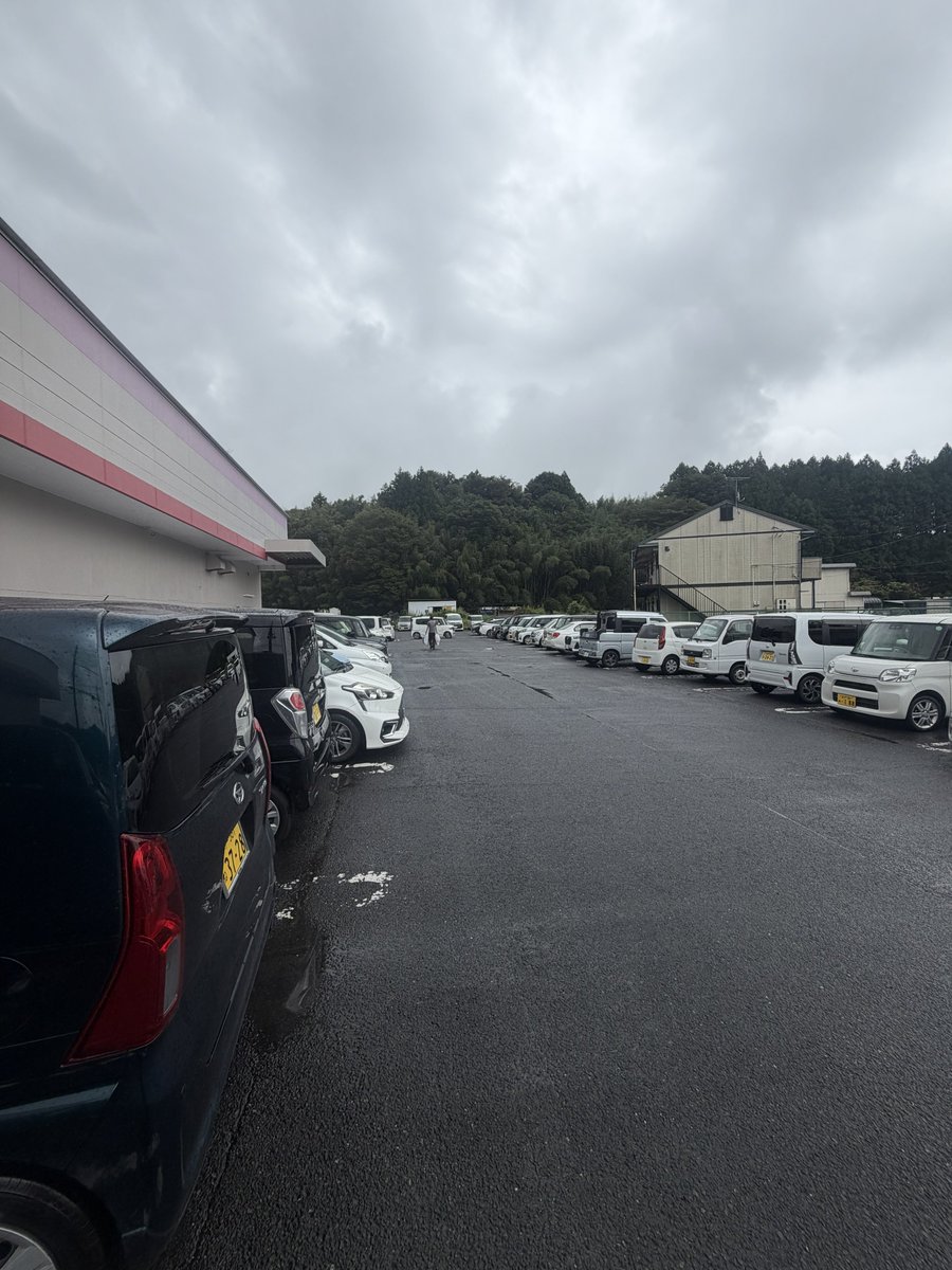 C_ross8r's tweet photo. @fmdaigo こんケコは〜！髙信さん、Newスタジオからの眺めイイ〜ッ😉
テーマ「閉店セールのとき爆買いしがち」
今日からこちらではリニューアル閉店セールにつき全品20%OFF‼️朝から激混みで賑わってます。僕も靴下、マウンテンジャケット、これから寒くなるのでモコモコ敷布団カバーを購入！1万円も使っちゃった https://t.co/mgH1RmvpGl