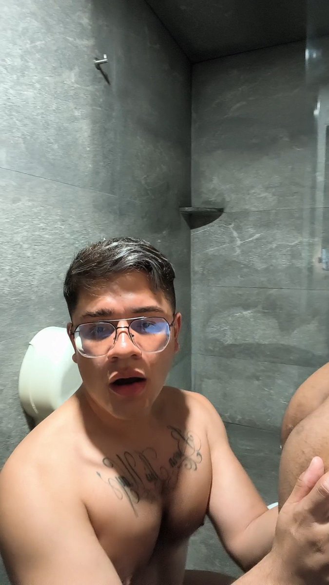 GioCabrera96's tweet photo. WATAAA 🤤👊🏻
Un seguidor de 20 años me pidió darle puño y cojerlo duro. Adoro preñar a mis seguidores 🍆🍆🍆

Completo en el canal V.I.P. 👇🏻
https://t.co/ou7HKGiuLH

#AnalFisting #GayPorn #Bareback  #Fetish
.
.
.
@EncuentroGayMty https://t.co/tE4mdS3uNq