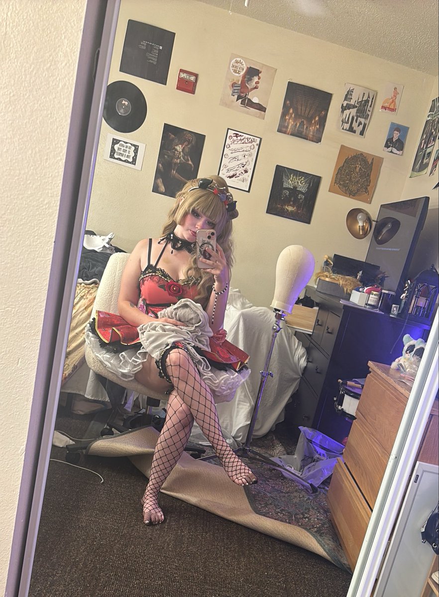 vioporeon's tweet photo. I love Lovelive I feel like a princess https://t.co/GyXHJB2h0X