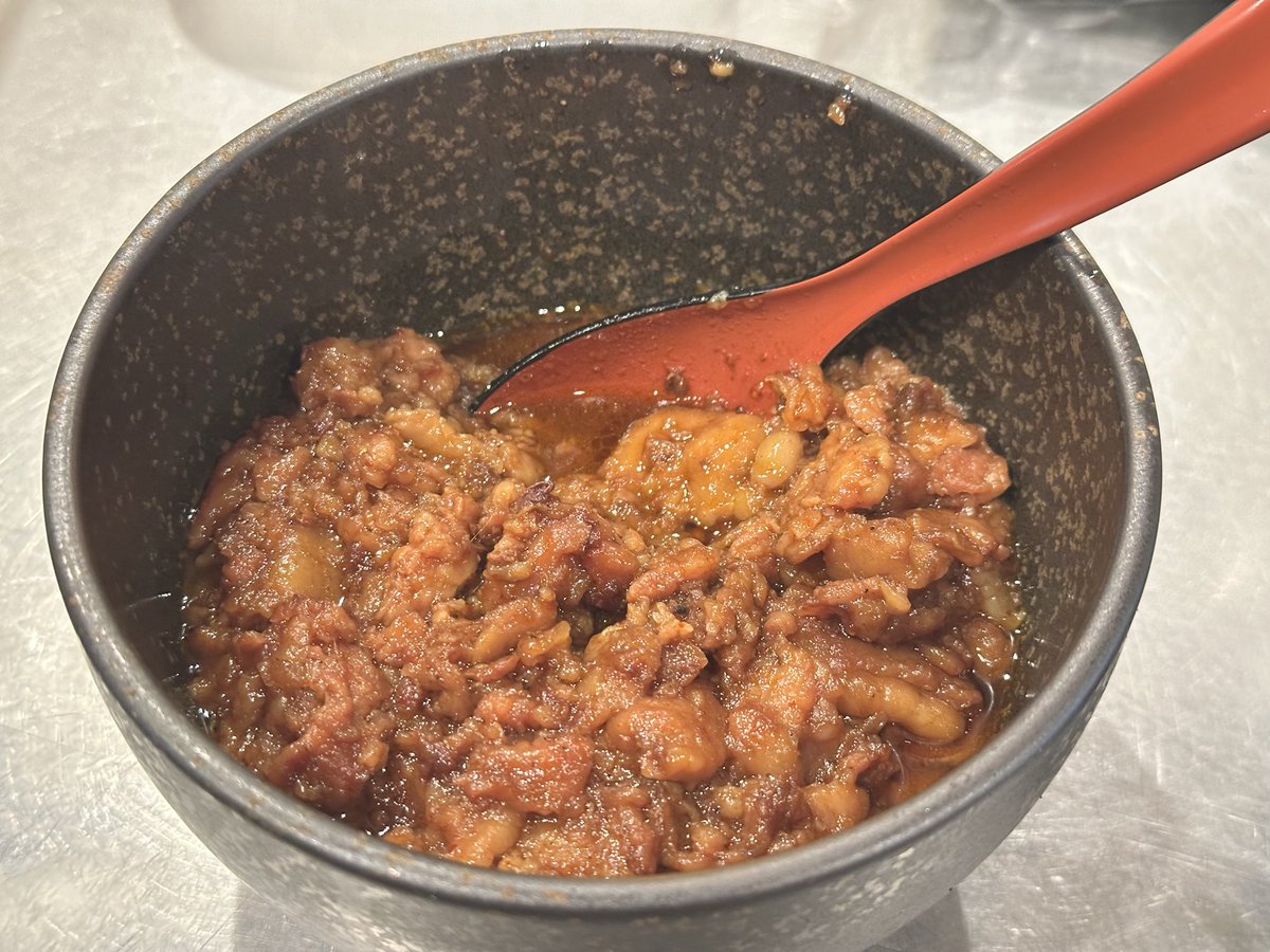 y_a_harada's tweet photo. 本日のフォロワー品です！
「ピリ辛鶏皮煮」です！
ご飯に乗せますのでお声がけください✨
無くなり次第終了です！ https://t.co/vTSzTrLsMV