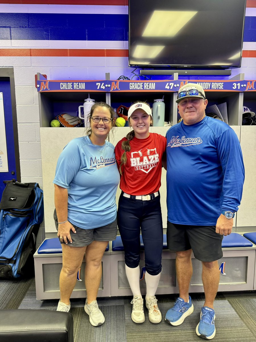 copelandcunni1's tweet photo. Started off this weekend with a 💣!! Thank you @TWSoftball for putting together the Round Robin in Fort Worth, we got to play great competition. Another thank you to @McLennan_SB for hosting our team camp, I got to learn so much and expand my knowledge in the game. #BlazeOn🔥 https://t.co/94Wn4TCKpw