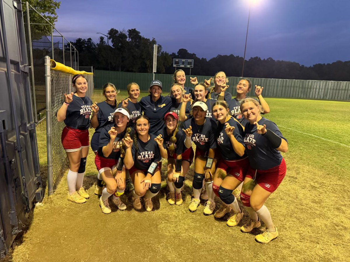 copelandcunni1's tweet photo. Started off this weekend with a 💣!! Thank you @TWSoftball for putting together the Round Robin in Fort Worth, we got to play great competition. Another thank you to @McLennan_SB for hosting our team camp, I got to learn so much and expand my knowledge in the game. #BlazeOn🔥 https://t.co/94Wn4TCKpw