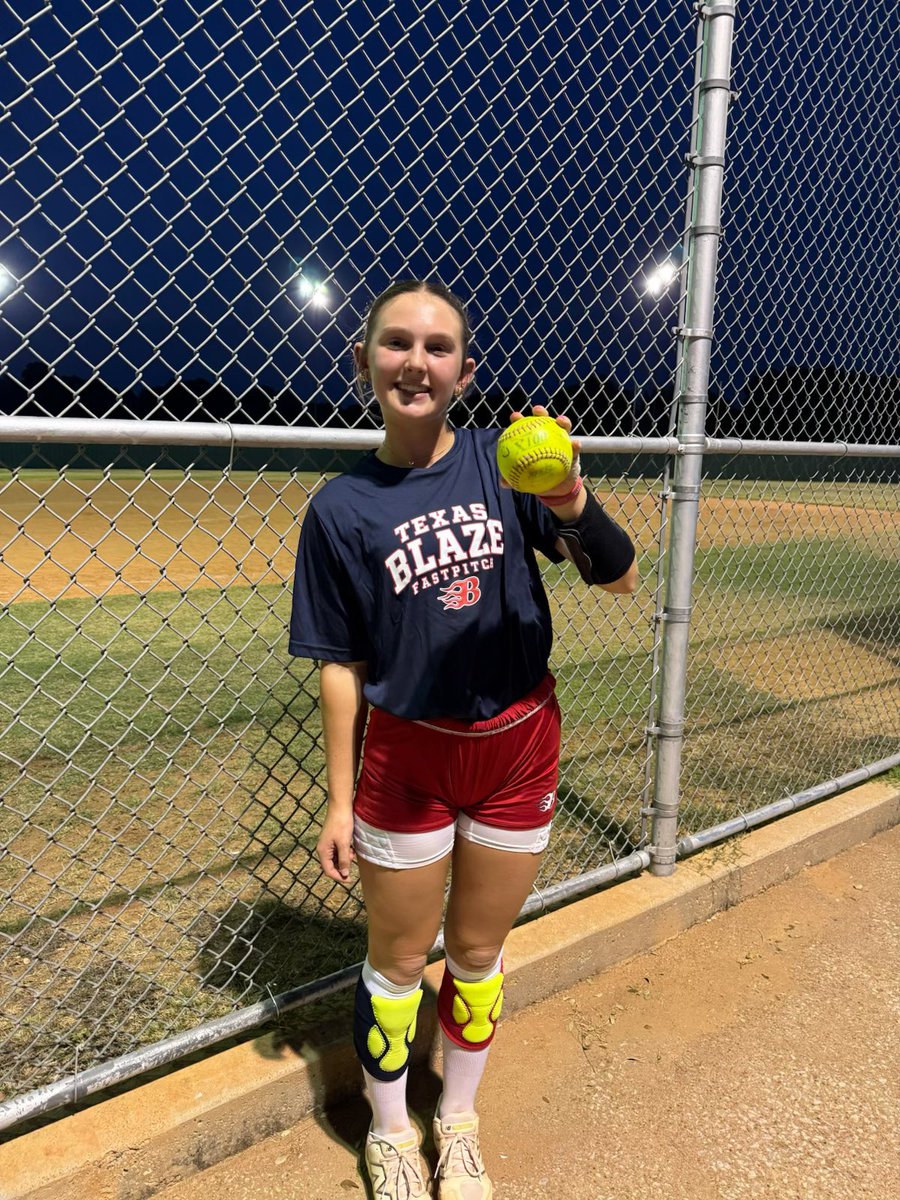 copelandcunni1's tweet photo. Started off this weekend with a 💣!! Thank you @TWSoftball for putting together the Round Robin in Fort Worth, we got to play great competition. Another thank you to @McLennan_SB for hosting our team camp, I got to learn so much and expand my knowledge in the game. #BlazeOn🔥 https://t.co/94Wn4TCKpw