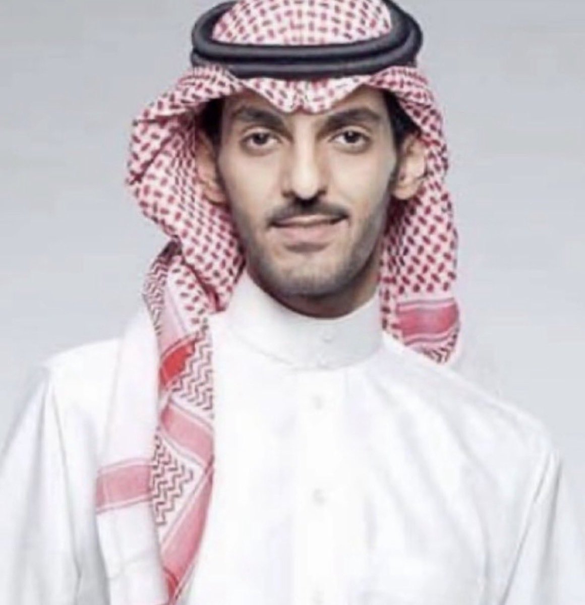 signsrreader's tweet photo. السعودي الي يسوي حسابات ويبكي عشان النقاب واذا ماتنقبتي يطلعك من الاسلام وهو ماترك معصيه الا مسويها 

#بلا_نقاب_٢٠٣٠ https://t.co/Ojv3pllidp