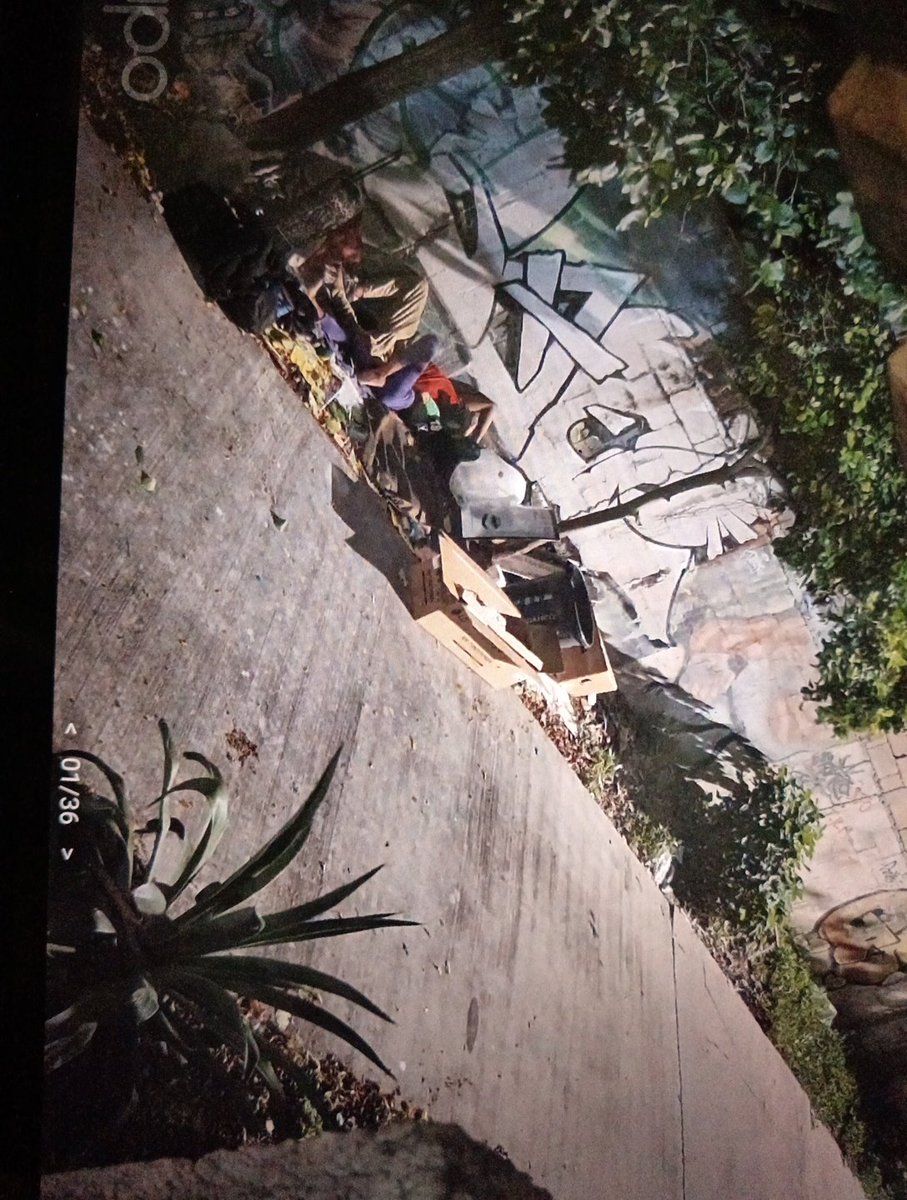 ferlopez75's tweet photo. @sspyuc @CeciliaPatronL
Urgen tener control de las personas en situación de calle y drogaditas. Se limpia el andador por parte del municipio así como de los vecinos. Pero llega y hacen un desastre. Son importar que pasen mujeres o niños a cualquier hora es un problema. https://t.co/Tq1yBtYLr6