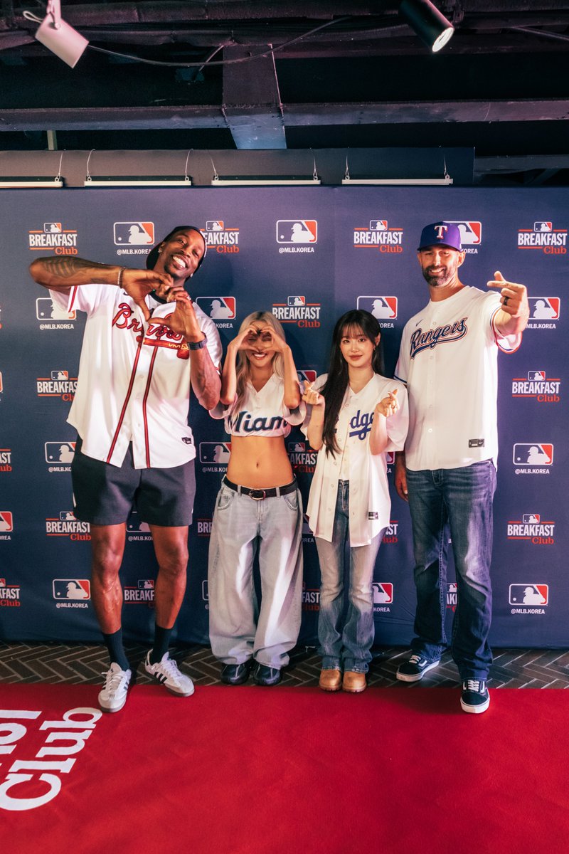 MLBKOR's tweet photo. 드림 스쿼드! 😎
츄, 다영, 더스틴 니퍼트, 드와이트 하워드가 MLB 브렉퍼스트 클럽에 함께했습니다. ⚾️🏀

#MLBBREAKFASTCLUB #MLBKOREA #DAYOUNG #다영 https://t.co/X0lXBB3APo