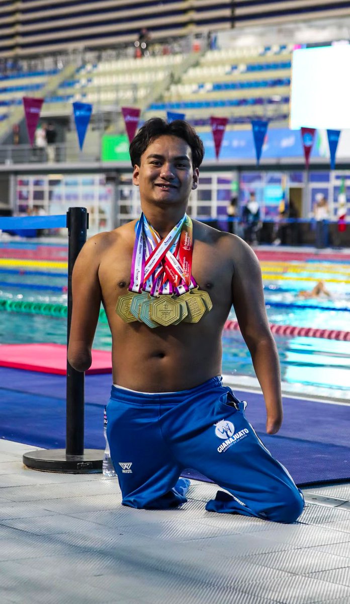angelcamachomx's tweet photo. La primera foto 2018 mi primera paralimpiada nacional y hoy se cierra un etapa de mi última paralimpiada en la cual me doy cuenta que así se empieza para conseguir grandes cosas, hoy 9 años después estoy con la mira puesta en los juegos paralímpicos de los Ángeles 2028. https://t.co/WOZq9SSPeQ