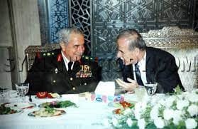 Jimmysean2fp2's tweet photo. عندما يكون وزير دفاع المقبور حافر قواد 
تعكس شخصية باءع الجولان جزار حماة 
حافر
انه زعيم القواديين هو ابن ناعسة https://t.co/zbMFss2Gj8