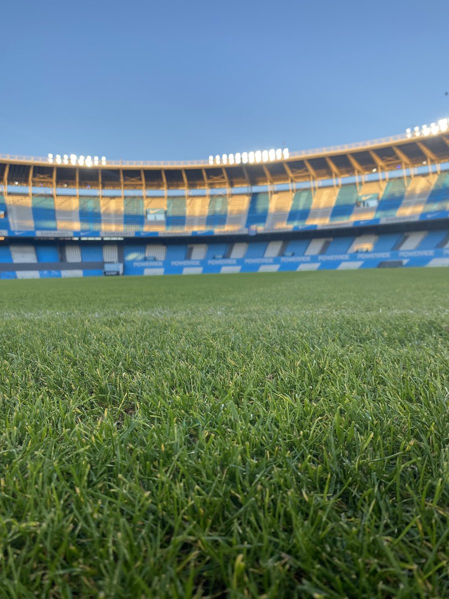 mariano_boero's tweet photo. Ya hablamos durante todo el día de quién es el responsable de este nefasto presente. Ya se fue el técnico también. Ahora esperamos que lo haga Saja. Listo ya está. Habiendo dicho todo esto, creo que, como siempre hicimos, tenemos que volver a dar un plus en los próximos 20 días. Ni por el presidente actual, ni por el anterior, sólo por nosotros. Luego de Estudiantes de Río Cuarto, se vienen dos partidos de local: Belgrano y el clásico. Estoy re podrido de perder en mi casa. Necesitamos apoyar más que nunca en estos partidos para poder generar una “presión” positiva para el clásico. No hace falta que diga que hoy a #Racing lo convirtieron en un club sin alma. Por supuesto que esto no va a mejorar el plantel desequilibrado que tenemos, pero estoy seguro que va a empujar para adelante. Hay que hacerlo por el que tenes al lado, por el único que siempre está y estará siempre. Porque a nosotros, los verdaderos hinchas, no nos da todo lo mismo. No se cumplió ni un solo objetivo este año, pero no se puede regalar ni un clásico más. El clásico y en casa #RACING TIENE QUE GANARLO. Empieza a jugarse desde hoy.