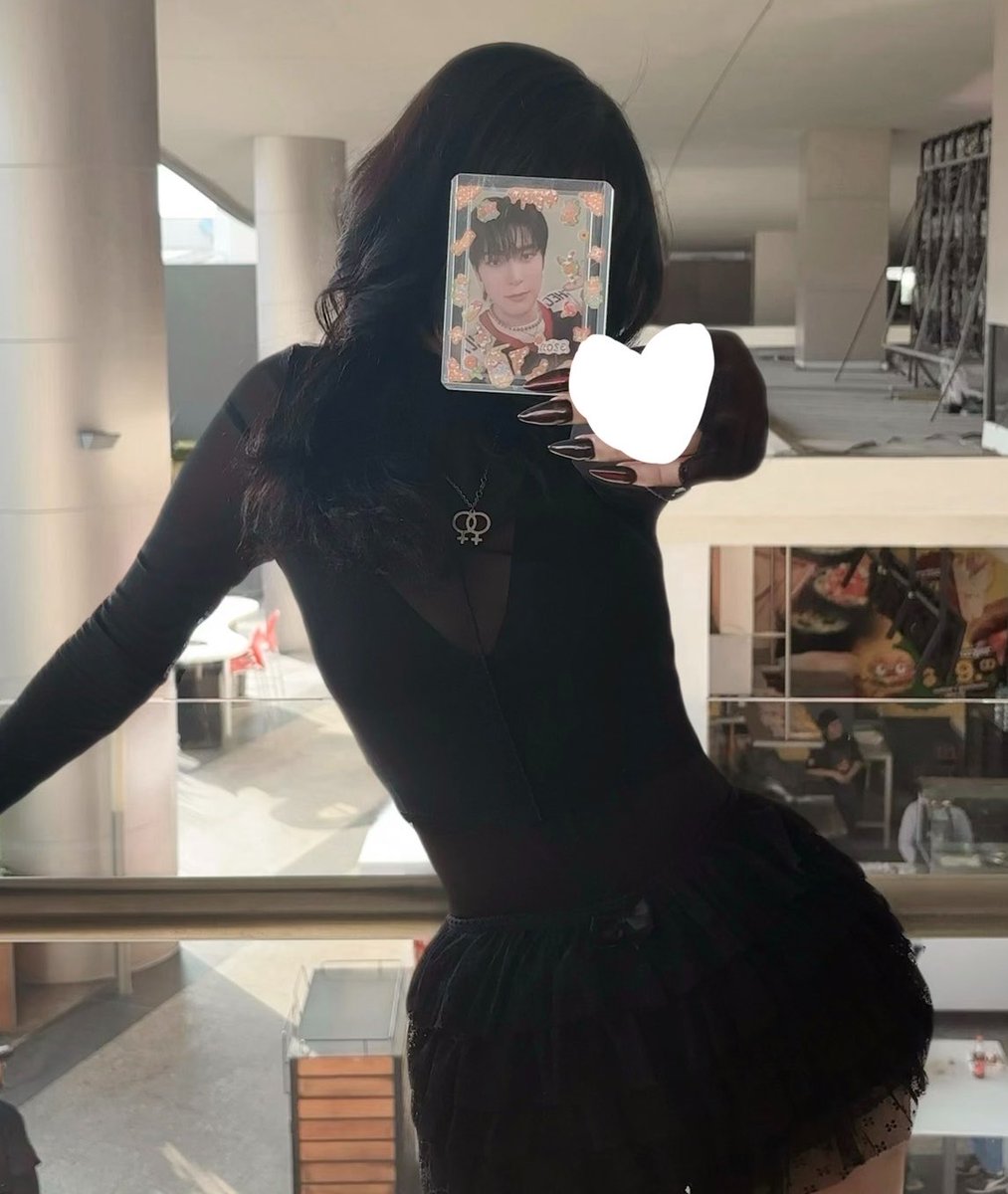 adeadbian's tweet photo. ugly ass TERFS ofc, man 
no hay comparación con los hombres con falda https://t.co/4iAocuRACt