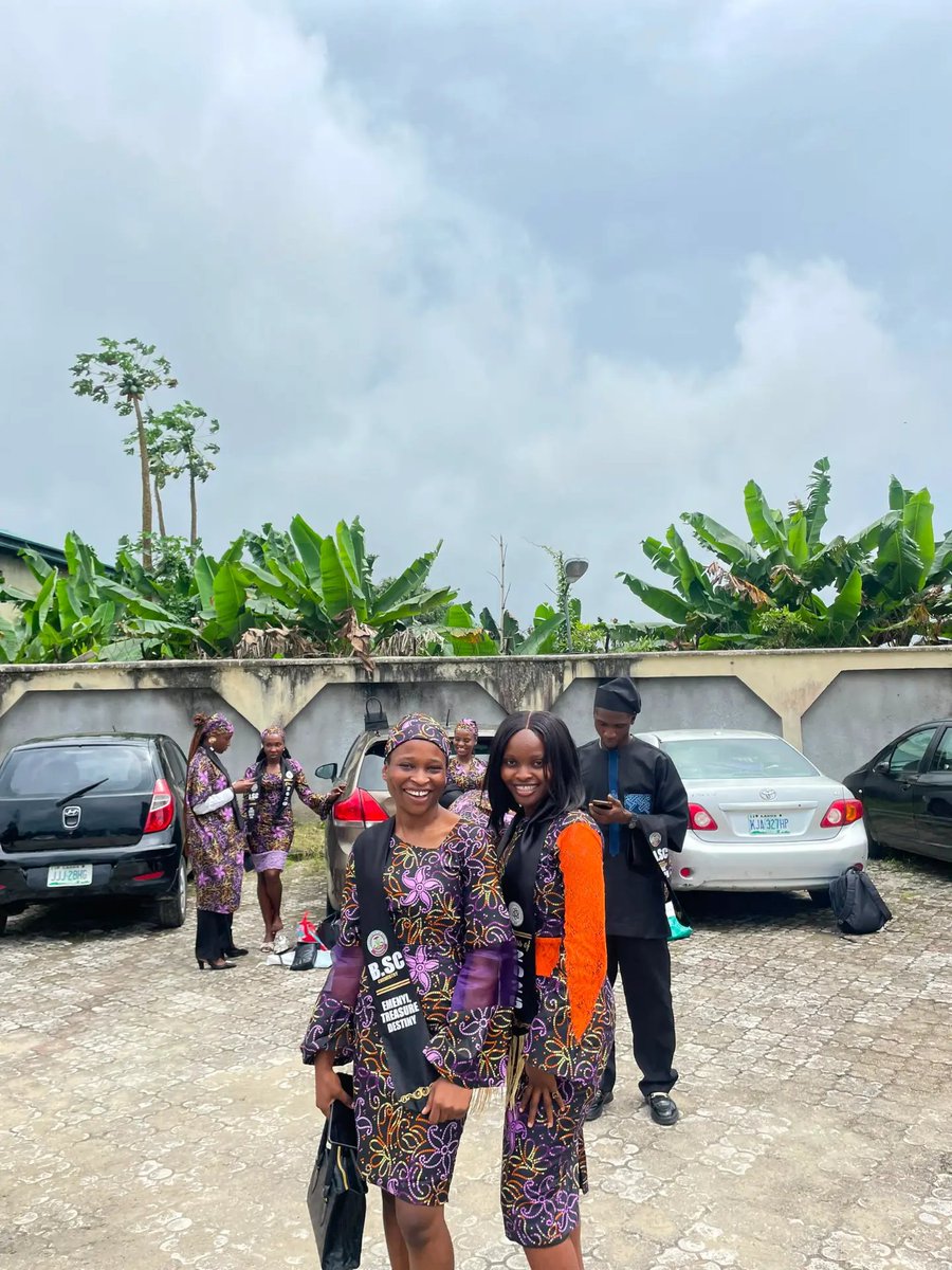 TEmenyi24957's tweet photo. Chemistry department FYB thanksgiving service 
I totally forgot to post this 
What's FYB thanksgiving without the friends Uni gave me? 
It was our second Sunday as graduates 🤗🤗 so we needed to go thank God for seeing us through Uni cos it's been God 
#gratitude #classof2026 https://t.co/3IGzR9fFE3