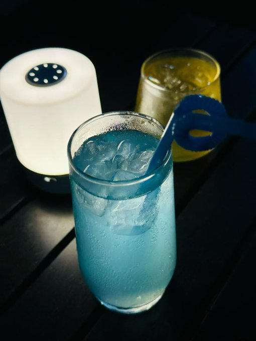 ffquency's tweet photo. Ordered the blue one because it was pretty. Stayed because it was actually good😀 https://t.co/LfSGhGAjV0
