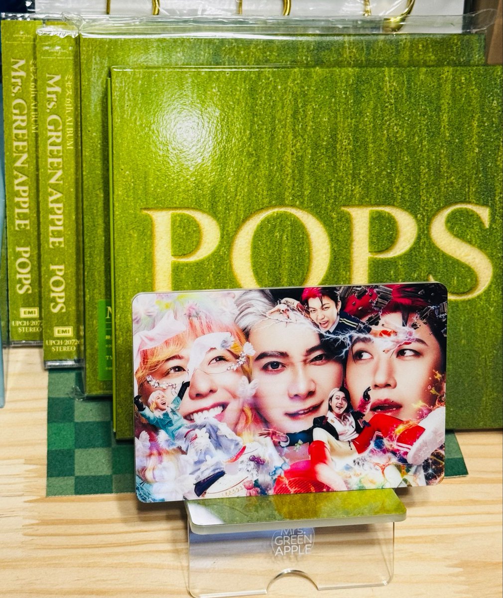 mamamamMGA's tweet photo. HMVのスマホスタンドかわいいよ〜
新アー写のグッズ欲しかったんだよな☺️☺️☺️
#ミセスPOPS https://t.co/J0kCkQrwL4
