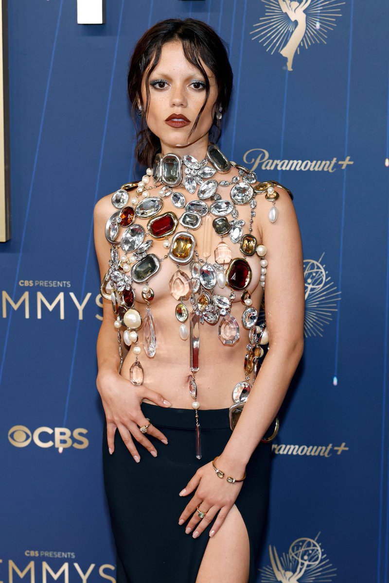 ByNugget's tweet photo. Throwback to when Jenna Ortega showed off her jewels at the Emmys. https://t.co/wzrK7RBy2A