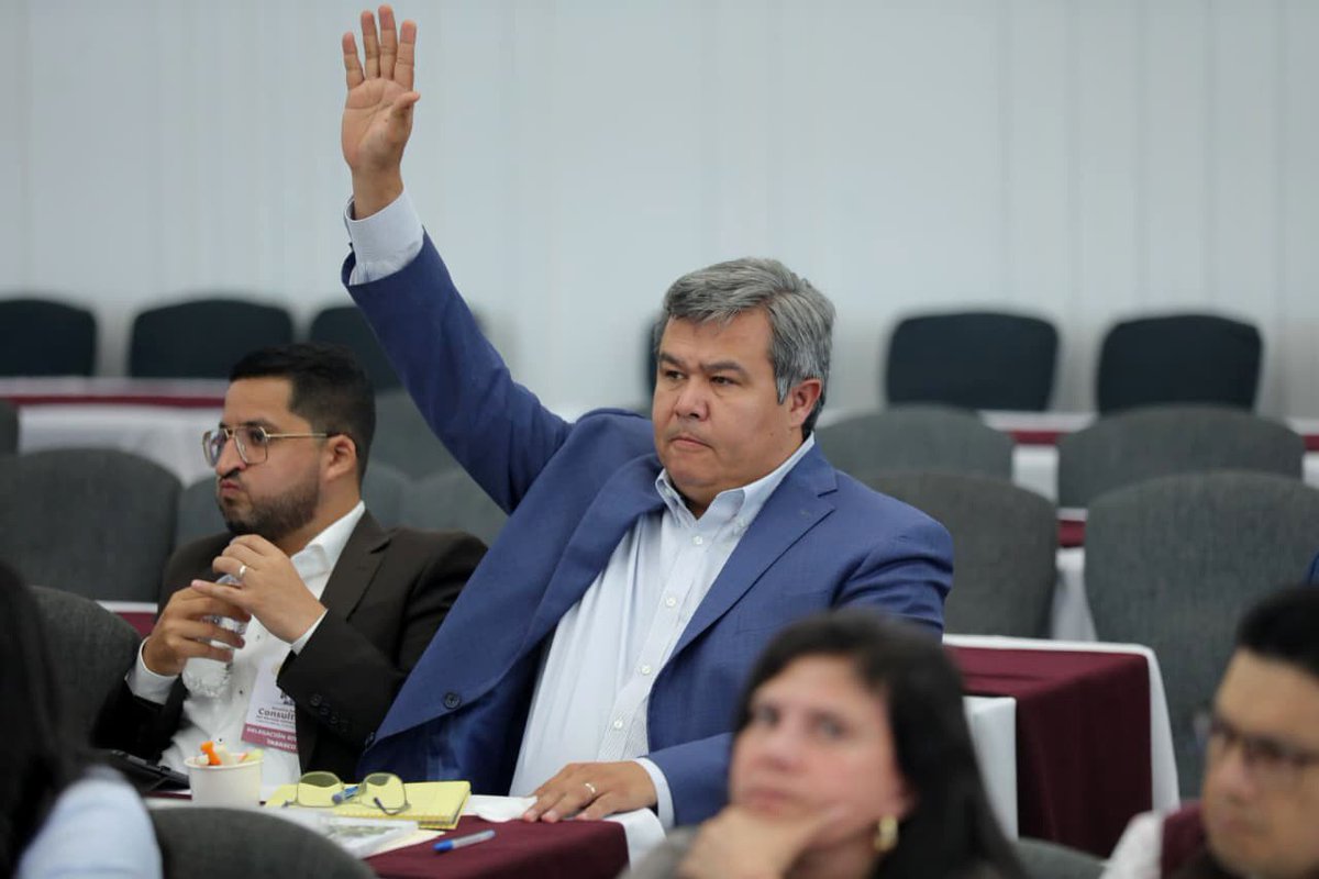 OctavioAlmada1's tweet photo. Buenas noches 

¡Trabajamos en equipo por la salud de nuestra gente! 🤝🩺

Nuestra secretaria de Bienestar, @Letamaya, encabezó los trabajos en los que participamos las y los delegados de Bienestar, junto con autoridades del sector salud y representantes de las secretarías de Salud de 24 estados, para coordinar los servicios de atención primaria que ofrecerán los más de 12 mil consultorios del Servicio Universal de Salud que se instalarán en todo el país.

Como nos ha encomendado nuestra 🇲🇽 PresidentA @Claudiashein, seguimos sumando esfuerzos para garantizar una atención médica gratuita, cercana y digna. Detrás de cada esfuerzo están nuestras familias, que merecen recibir atención con respeto, sensibilidad y cariño. 🫶

El poder sólo tiene sentido cuando se pone al servicio de los demás. 🙌

#PorElBienDeTodosPrimeroLosPobres