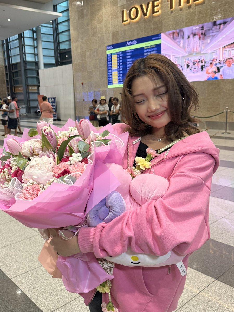 mjfelipe's tweet photo. LOOK: Former UNIS member Gehlee Dangca is back in Manila! It was a bittersweet moment coming back home and saying goodbye to Korea but Gehlee promises she will never disappear and she's looking forward to exciting new era in her career! https://t.co/qHV0pY32nV