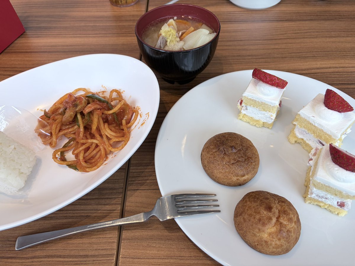 rythem9376's tweet photo. モーニングと言うなのスイパラ来た https://t.co/ft02b1TkD6