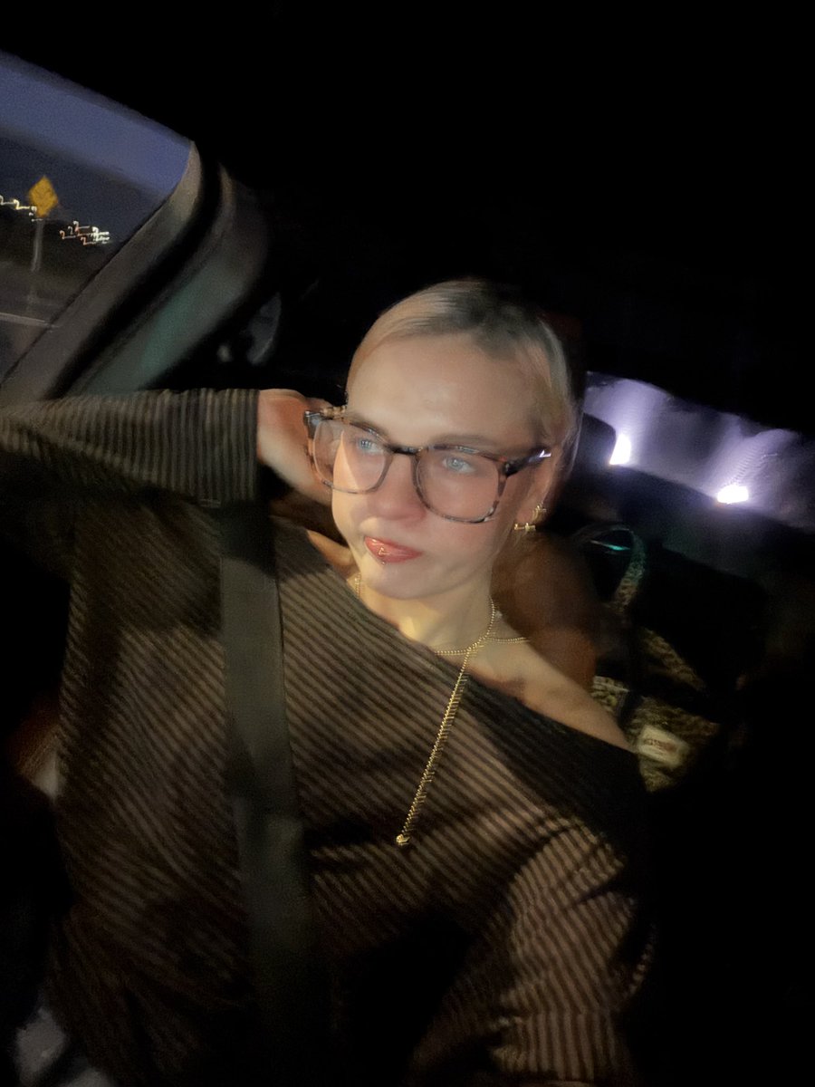 Kkoooolin's tweet photo. fed 
up https://t.co/YPfyVzcZZw