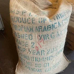 beescoffee's tweet photo. エチオピア🇪🇹 イルガシェフェ地域からコーヒー豆「エチオピア イルガシェフェ ウォッシュド」です。
アールグレイティーの様な香りとドライフルーツの様な酸味！！
https://t.co/3YMRb84tKf
#コーヒーギフト #コーヒー #エチオピア豆 #エチオピア #エチオピアコーヒー豆 https://t.co/LQwZegKt0I