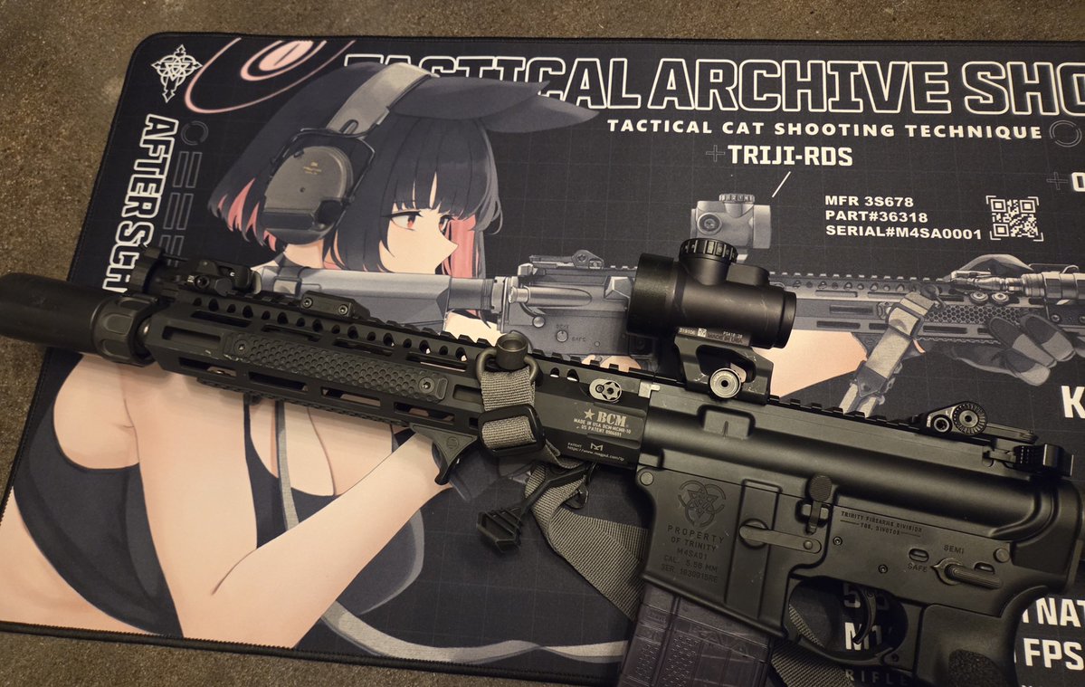 SamSseam's tweet photo. After a year waiting for the last part, the  @fifteen_199 @wave_cat_3 Kazusa build is complete. Idk why the BUIS were on back order for a year. Unfortunately the other mousepad builds might be a bit longer due to the move. https://t.co/x09a6PM3Qx