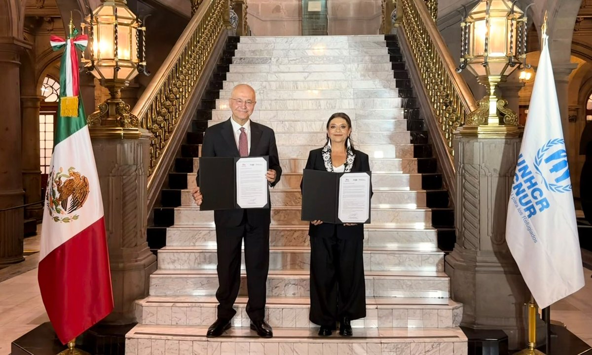 ClaraBrugadaM's tweet photo. Sostuvimos una reunión de trabajo con @BarhamSalih, Alto Comisionado de la @ACNUR_es junto a @craviotocesar, secretario de gobierno, Rocío Lombera, titular de la @InternacCDMX, @TemistoclesVR, titular de la @CGAMHCDMX , y servidores del @GobCDMX, para reafirmar nuestro compromiso con la inclusión y protección de las personas refugiadas en la Ciudad de México.

Conversamos sobre los avances de nuestra ciudad como espacio de refugio, la creación del Centro Multiservicios para facilitar el acceso a servicios públicos y firmamos nuestra adhesión a la iniciativa global The Promise. 

Trabajamos constantemente para que nuestra capital sea un hogar solidario, seguro y de derechos para todas y todos.