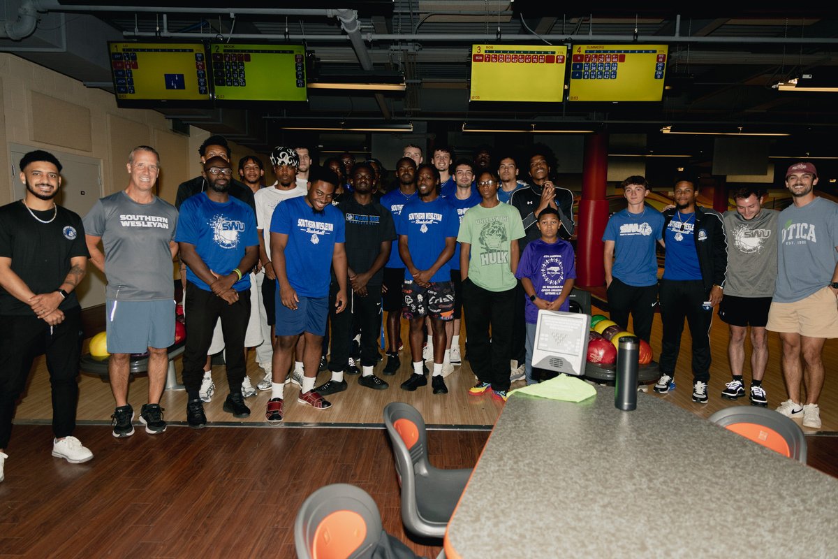 SwuHoops's tweet photo. Awesome night Bowling with the team at Rock Springs!! Bobby Taylor led the way with a 232!! https://t.co/YFUApQozcb
