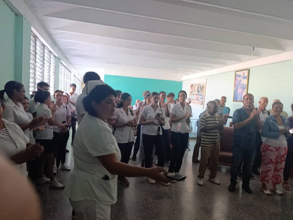 UcmMedicina's tweet photo. Acto en el PU Hermanos Cruz por el Aniversario 66 de los CDR.
#UCMPinar https://t.co/IJTkvkdHNL