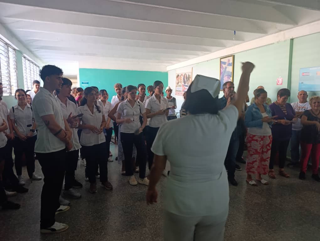 UcmMedicina's tweet photo. Acto en el PU Hermanos Cruz por el Aniversario 66 de los CDR.
#UCMPinar https://t.co/IJTkvkdHNL