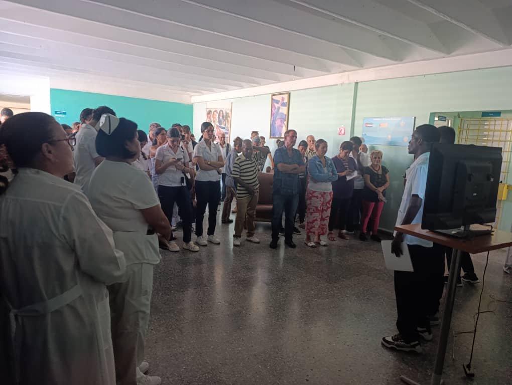 UcmMedicina's tweet photo. Acto en el PU Hermanos Cruz por el Aniversario 66 de los CDR.
#UCMPinar https://t.co/IJTkvkdHNL