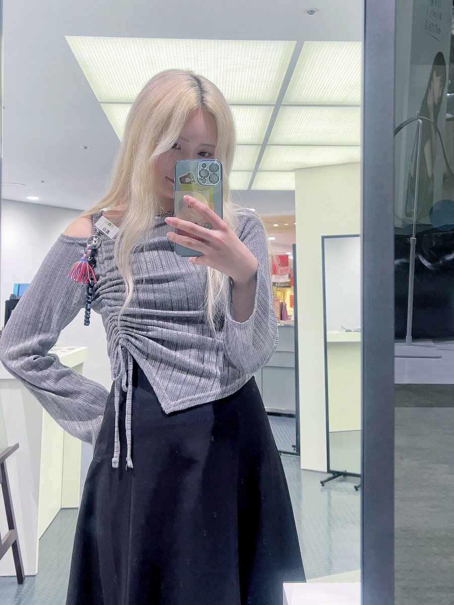 emashiro_0213's tweet photo. 本日も@matildadept 
POPUPいます❣️

遊びきて〜お揃いしよ🎶

📍西武渋谷店B館2F イベントスペース

#kpop https://t.co/HVQRxykQBt