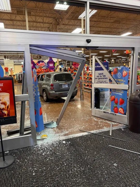 DailyLoud's tweet photo. A man drove his car into a Kroger store in Texas so that he could use the bathroom https://t.co/e54LOTHpwJ