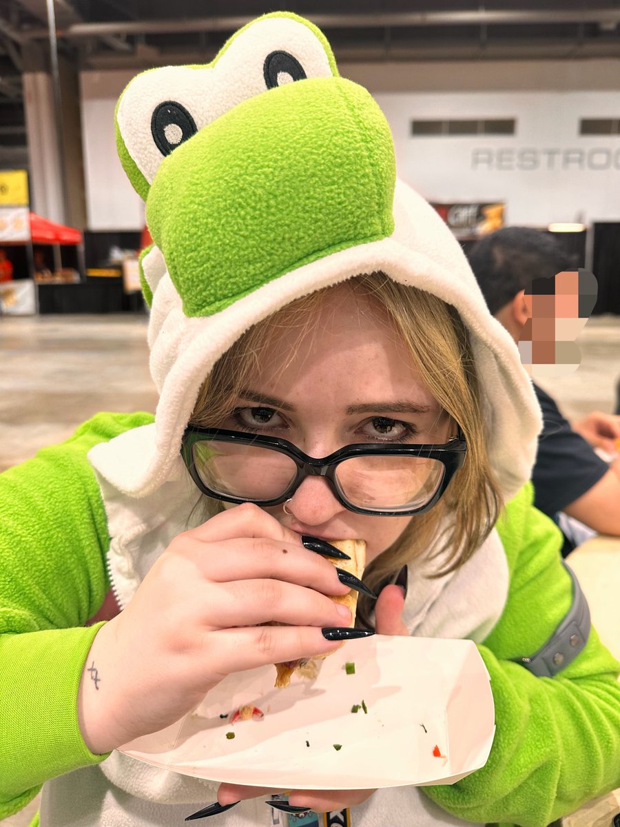 llcvelyhaley's tweet photo. can I eat you like this? #waifu #freak #cosplayer https://t.co/tcMBEKSUft