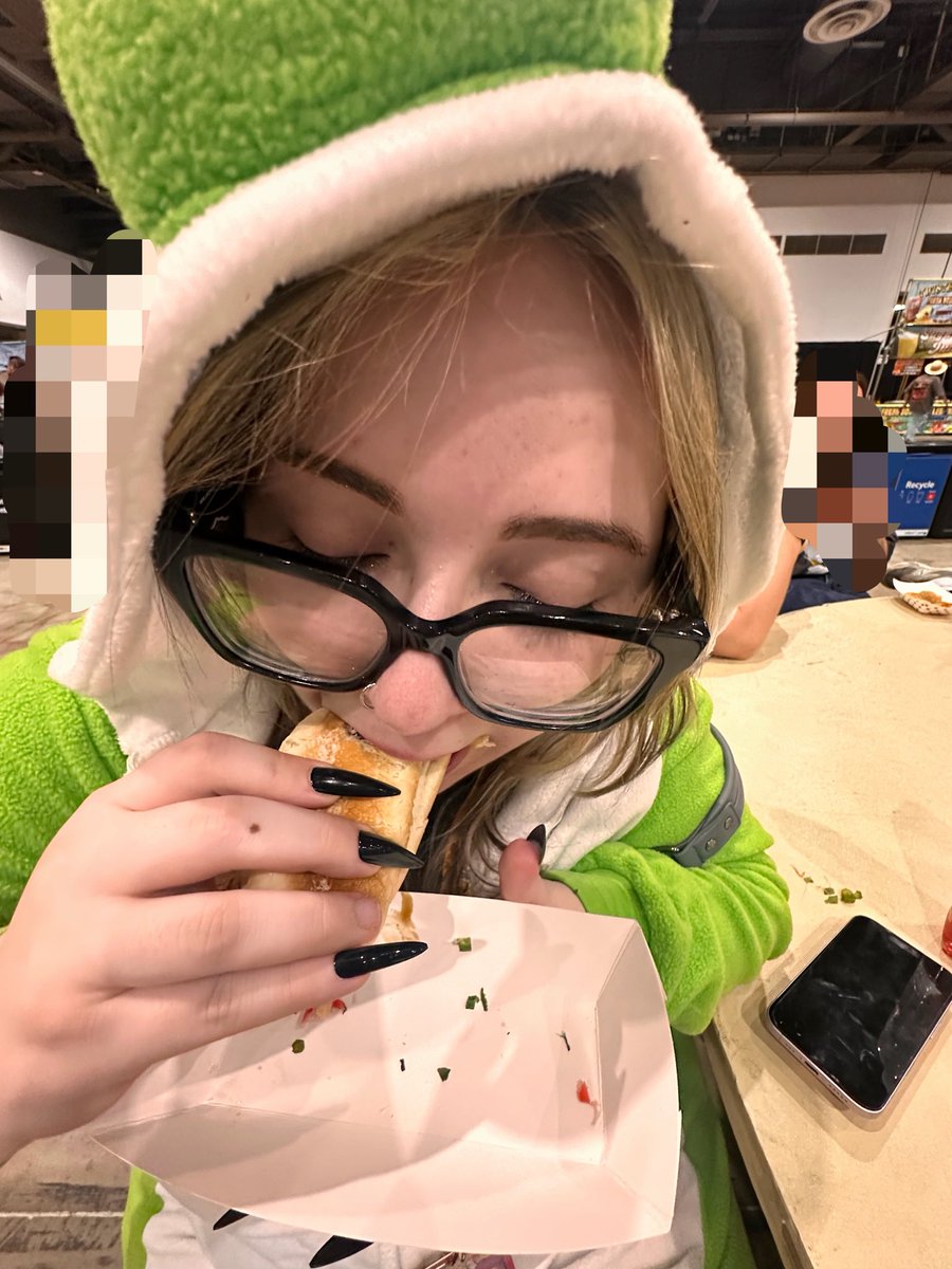 llcvelyhaley's tweet photo. can I eat you like this? #waifu #freak #cosplayer https://t.co/tcMBEKSUft