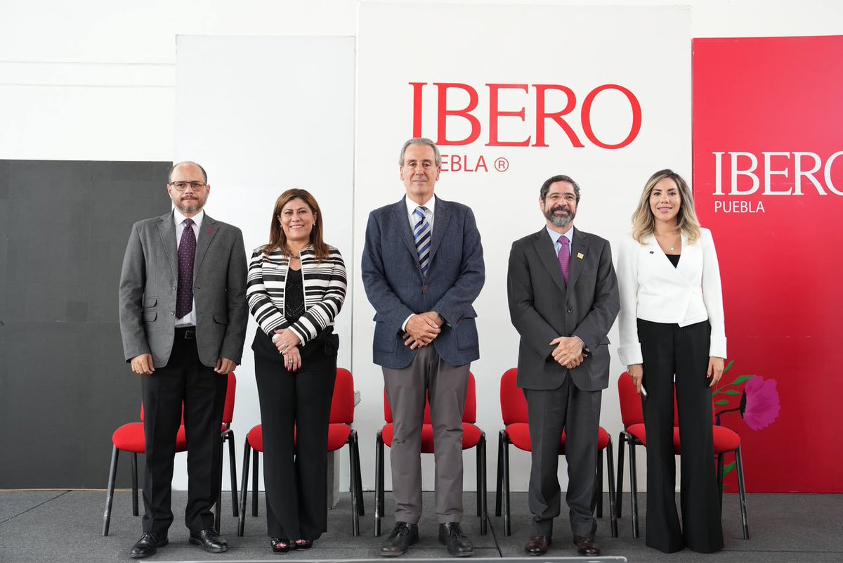 TodoCholulaMX's tweet photo. 🔎📢 PUEBLA ABRE LA DISCUSIÓN SOBRE TRANSPARENCIA ENTRE JÓVENES
@pepechedrauimx  inauguró la Semana de la Transparencia 2026 en la IBERO Puebla. Del 28 de septiembre al 2 de octubre habrá actividades sobre acceso a información pública, protección de datos y Gobierno Abierto. https://t.co/tcgzWNjett
