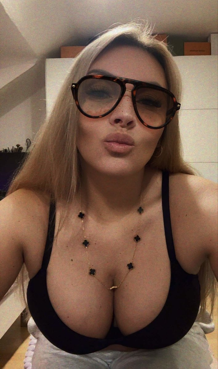katimaus182's tweet photo. 😛 #girl #hey #foryou https://t.co/riljkzOLGp