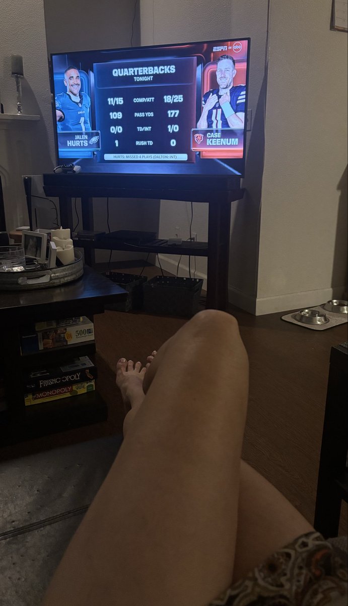 exercisequeen63's tweet photo. Happy Monday night football 🏈 
Go eagles 🦅 https://t.co/HoUPdgAXNs
