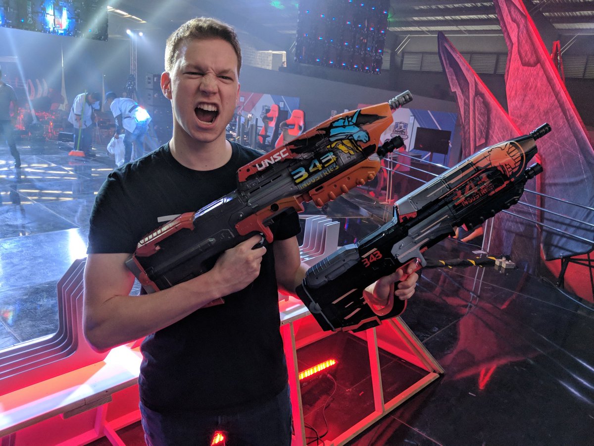 ArturBloodshot's tweet photo. Hey @Unyshek ! I want to thank you for everything you did for LATAM. You didn’t just speak about supporting our community... You showed up. You listened, connected with people, visited Mexico multiple times, and made so many of us feel seen and closer to Halo. (1/3) https://t.co/NIZygSCVyH