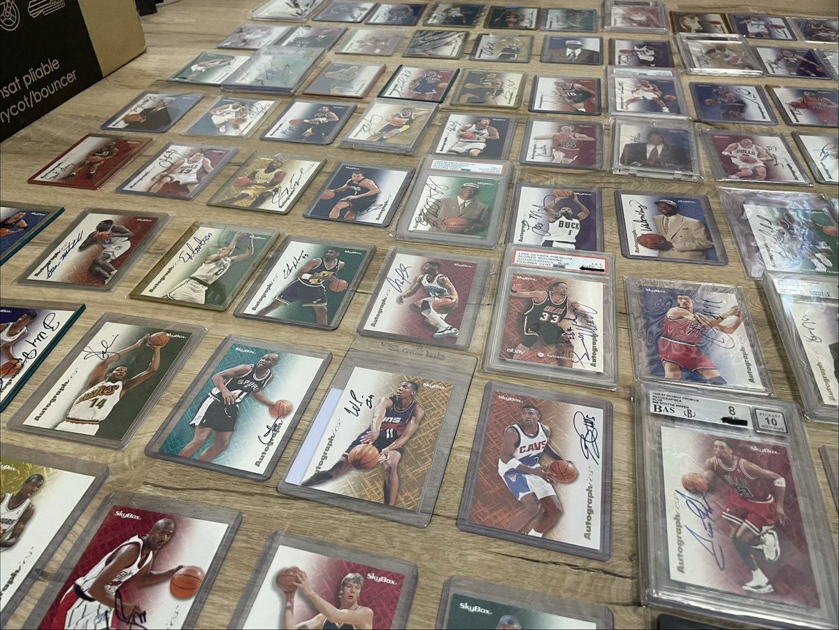 allen_chen29162's tweet photo. Years and decades. I got it!!! 
The Complete Sets of 1996 Skybox Premium Autographics, the very first pack-pulled autographs of NBA trading cards. https://t.co/I1YVCfwLhz