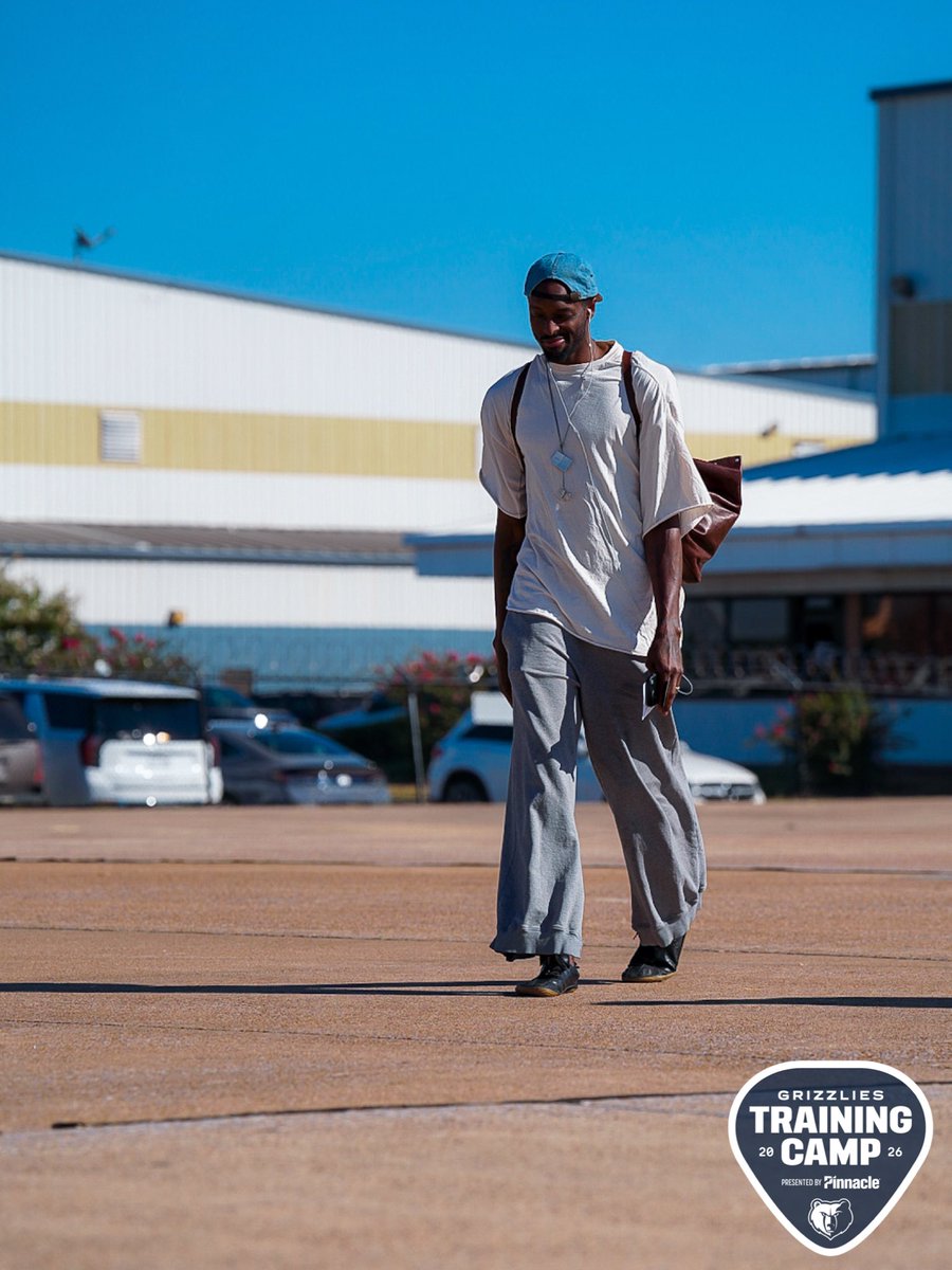 memgrizz's tweet photo. ✈️ Off To Training Camp https://t.co/zsJQr7fAzR