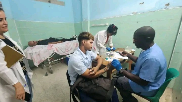 UcmMedicina's tweet photo. Estudiantes de Medicina y de Licenciatura en Enfermería del Policlínico Universitario "Pedro Borrás Astorga" protagonizaron una hermosa jornada de solidaridad al sumarse al Programa de Donaciones Voluntarias de Sangre.
#UCMPinar 
#CubaPorLaVida https://t.co/Q8E2rCvoHK