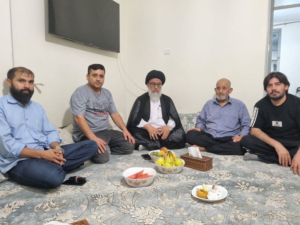 hosseinimazari's tweet photo. خانواده شهدا بالاتر از سایر مومنین

به فرموده قاید شهید امت، حضرت امام خا/منه ای "قدس الله نفسه الزکیه"؛ فضیلت و رتبه معنوی خانواده‌های شه/دا در نظام ارزشی اسلامی، بالاتر از سایر مؤمنین است و باید با دید تکریم و احترام ویژه با آنان برخورد https://t.co/BRCvGzQ9qR