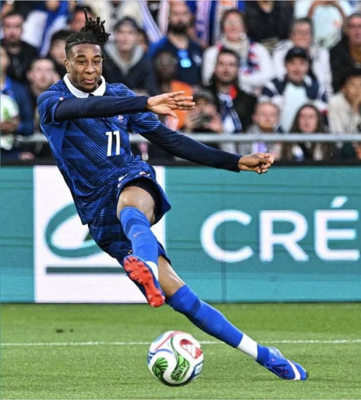kennedynow1's tweet photo. Olise: “I scored the goal, but Zidane celebrated like he scored it himself
Next time I told him, just start me.”
Zidane: “You clearly don’t know your manager well enough.”
#Hypic #france
#football #nationsleague #fanbase https://t.co/LuoqpnRuEE