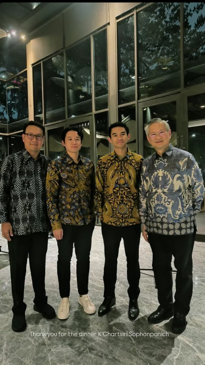 wiveda52103's tweet photo. Pesona ceo &amp; presdir muda bersama presiden Bangkok Bank, Chartsiri Sophonpanich❤️‍🔥
Makin mantep aja the Susanteo brother https://t.co/Rvsdah9u8j