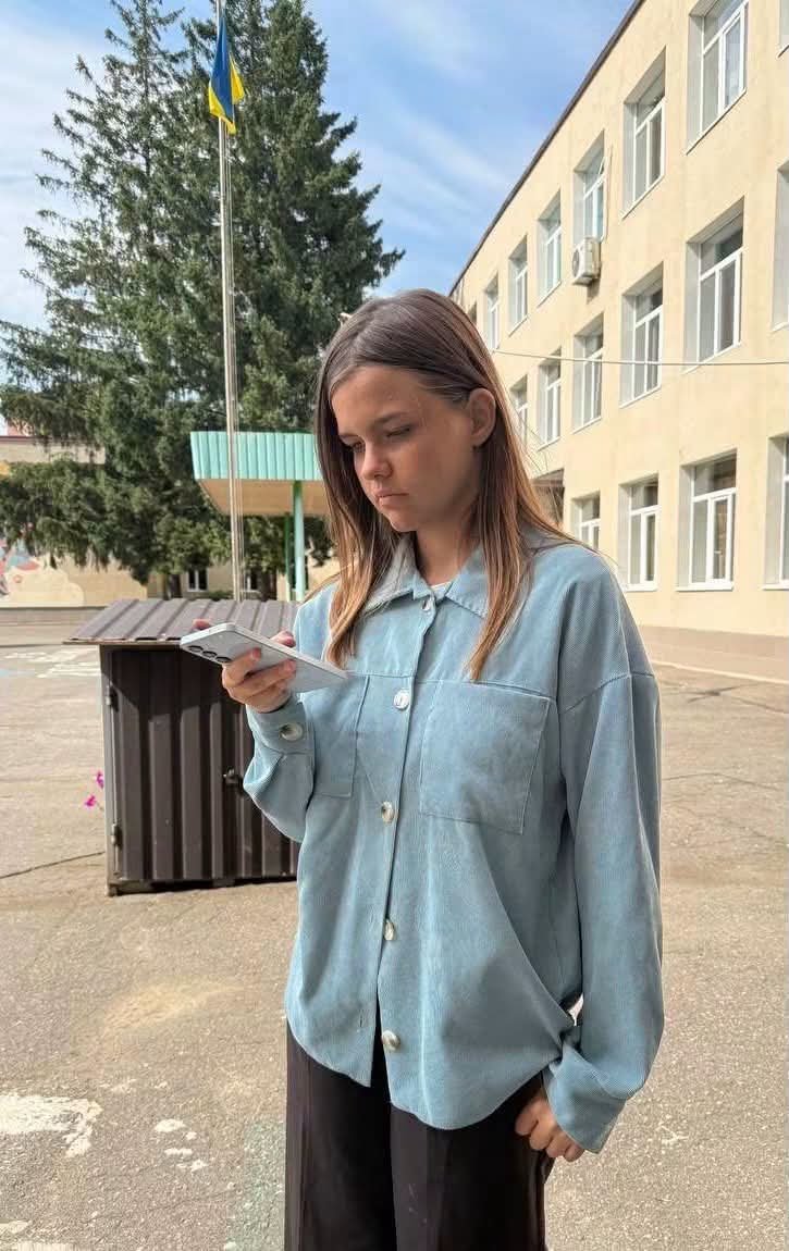 BohuslavskaKate's tweet photo. This is 16-year-old Katya Budko. Russia killed her in Sumy on September 27 when three guided bombs hit a residential neighborhood💔🕯

​She was in her final year of high school. Her school shared: “Katya will forever stay in our hearts as a student, a friend, and an irreplaceable part of our school family.”