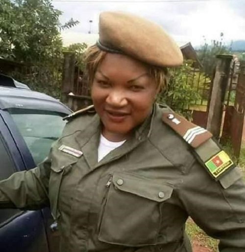 TheCameroonianZ's tweet photo. 7 ans déjà...🕊️

1 minute de silence en hommage à Florence Ayafor... 🙏🌿🕯

*Elle a été kidnappée, torturée, violée, sauvagement assassinée et son corps dépecé par des sécessionnistes. 💔 https://t.co/ELKAfPB8EZ